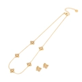 Set collana e orecchini a fiore dorato con pietre di cristallo su sfondo bianco - Set di Gioielli Quadrifoglio con Zirconi (Set 2#)