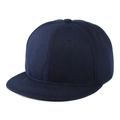 Dettaglio del cappellino snapback blu navy con tessuto twill e cuciture rifinite - Regolabile / Blu navy