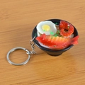 Portachiavi creativo con ramen giapponese realistico con uovo e pesce su legno - Tagliatelle al Calamaro e Pesce Giallo con Portachiavi