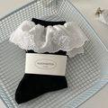 Calze da donna in cotone nero con balze in pizzo bianco e motivo a fiocco traforato - Nero