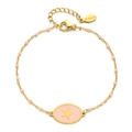 Detalle de una pulsera de estrella en acero inoxidable dorado con cuentas rosas y etiqueta S.steel - Rosa (XN138-pink)