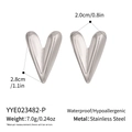 Dettaglio che mostra le dimensioni e il peso di 7,0 g di questi orecchini a cuore - Argento (YYE023482-P)