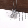 Silberner Buchstaben-Anhänger mit Zirkonia-Steinen an einer glatten Schlangenkette-Halskette - Buchstabe K