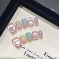 Unghie finte fatte a mano effetto cat-eye con cuori 3D e sfumature color pastello - Extra Piccolo (XS) / Trapezio Ultra Corto (2056)