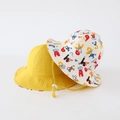 Dettaglio del cappello da pescatore reversibile per bambini in giallo e graffiti - 50cm (1-3 anni) / Fondo Giallo - Lettere