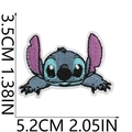 Vista detallada del parche bordado de Stitch con dimensiones 5,2 cm x 3,5 cm para ropa - X11XG-068-10