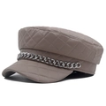 Taupe gewatteerde baret van imitatieleer met een decoratieve zilveren metalen ketting - Ongeveer 58cm (Verstelbaar) / Khaki