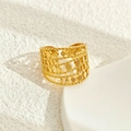 Anello aperto in acciaio inossidabile dorato con design ondulato e traforato - Aperto Regolabile / Oro 18k