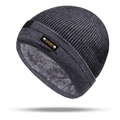 Detalle de gorro de invierno para hombre con forro de felpa y etiqueta de cuero Sport - Gorro de punto / Gris