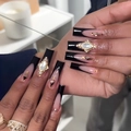 Lange coffin plaknagels met zwarte French tips, gouden accenten en strassteentjes - Zwart Frans Rhinestone Stijl (SGCY-480/Lijm Type)