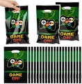 Detail van zwarte plastic cadeauzakjes met gaming-thema en groene pixel controller prints - Groen Spel 10 STUKS