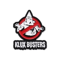 Badge métallique satirique avec texte Klux Busters dans un signe d'interdiction rouge - Style KLUX BUSTERS (QHXZ2449)