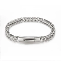 Bracciale da uomo a maglia spiga argento lucido con chiusura cilindrica su sfondo bianco - 21cm / Argento Acciaio
