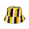 Dettaglio del cappello alla pescatora in ecopelliccia a strisce gialle, nere e bianche - M(56-58cm) / Quadri Giallo