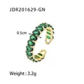 Details des 0,5 cm breiten Goldrings aus Edelstahl mit grünen Zirkonia-Steinen, 3,2 g - Grüner Stein Pflasterfassung Stil (JDR201629-GN)