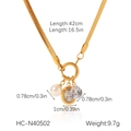 Détail du collier doré avec pendentifs perle et cristal et mesures de taille précises - Triple Charme Circulaire Doré (HC-N40502)