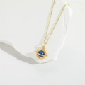 Elegante collana dorata con pendente a pianeta blu e zirconi bianchi scintillanti - Design Pianeta Blu Reale (5599340027135)
