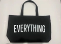 Grote zwarte canvas shopper met witte Everything print en dubbele schouderbanden - 73*44*17 / Zwart