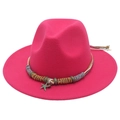 Dettaglio cappello fedora rosa con fascia intrecciata e ciondolo stella marina bronzo - Rosa Rosso