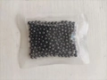 Cat litter deodorizer beads in black spherical pellets stored in a clear sealed bag - 20g (Bag)
