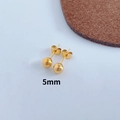 Λεπτομέρεια από χρυσά σκουλαρίκια μπάλας 5 mm από γυαλισμένο ατσάλι τιτανίου - 5mm Χρυσό