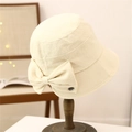 Beigefarbener Strick-Anglerhut für Damen mit großer Schleife und Logo-Detail - M (56-58cm) / Cremeweiß