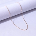 Dettaglio della collana a catena in acciaio inossidabile dorato 18k con smalto rosa - Oro + Rosa / 40+5cm