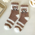 Plüschige warme Socken mit braun-weißen Streifen und süßen Bärenmustern - Zwei-Streifen Bär
