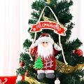 Detail von Weihnachtsmann Plüschfigur mit Feliz Navidad Banner am Weihnachtsbaum - Weihnachtsmann