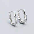 Pair of wavy 925 sterling silver hoop earrings with a textured lava design and snap closure - 925 Silver / White Gold