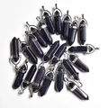 Zeshoekige hanger van blauwe zandsteen met zilverkleurige kap en metalen ring - Blauwe zandsteen