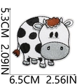 Dettaglio ricamo toppa mucca cartone animato con misure precise di 6,5 cm x 5,3 cm - Mucca Cool con Capelli Castani (N. 18)