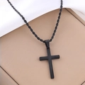 Pendentif croix en acier inoxydable noir mat avec chaîne en corde torsadée pour homme - Noir