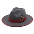 Dunkelgrauer Fedora-Filzhut aus Wolle mit weinrotem Band und seitlicher Federdekoration - M(56-58cm) / Grau
