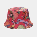 Detailweergave van de rode vissershoed met kleurrijke paddenstoelpatronen en polyester textuur - M (56-58cm) / Rood Illustratie Paddenstoel