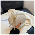 Witte gewatteerde crossbodytas met gouden ketting en verstelbare gouden gesp - Wit