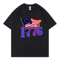 Schwarzes Baumwoll-T-Shirt mit 1776-Grafik und Betsy Ross Flagge im lässigen weiten Schnitt - XS / Schwarz Design 317
