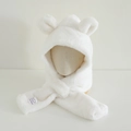 Dettaglio del cappello con orecchie da orso in peluche bianco con sciarpa morbida - 2-7 Anni / Bianco Crema