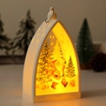 Nahaufnahme einer weißen Weihnachts-Laterne mit Weihnachtsmann-Motiv und warmem LED-Licht - Weißer Weihnachtsmann