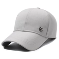 Gorra de béisbol gris claro para hombre con textura de alta densidad y logo de metal - Ajustable / Estilo Placa Redonda / Gris claro