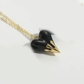 Klassische Herz-Halskette mit schwarzer Emaille und goldenem Flammen-Finish - Schwarz