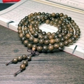 Bracelet bouddhiste multicouches en bois d'agar brun foncé avec pompon et nœuds - Style Perles de Disciple / 10mm x 108 Perles