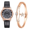 Detalle de reloj oro rosa con correa de cuero negro y pulsera de estrella con circonitas - Reloj + Pulsera / Negro