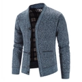 Modische Strickjacke für Herren in Hellgrau mit klassischen Knöpfen und Taschendetails - M / Blau