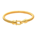 Goldenes Edelstahl-Armband in gedrehter Seiloptik mit Hufeisen-Hakenverschluss auf Weiß - B206 Gold