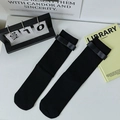 Elegante schwarze Wadenstrümpfe mit Rippenmuster und einer zarten Satinschleife am Saum - Einheitsgröße / Schwarz