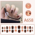 Faux ongles caramel dégradé avec feuilles d'or et motifs à pois noirs élégants - Dégradé Feuille d'Or Nude Rosé Marron (A658)