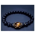 Herren Armband aus mattschwarzen Perlen mit Tigerauge-Stein in goldener Kronenfassung - Mattschwarz & Tigerauge
