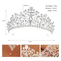 Dettaglio macro della corona da sposa in strass con diametro 16,7 cm e finitura di lusso - Corona con Strass Completi / Argento