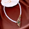 Macro della collana di perle vintage con pendente floreale di smeraldo e rubino su raso - Collana di Perle a Fiore Vintage - Oro - Bianco